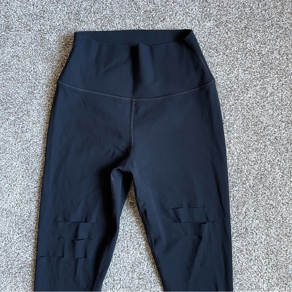 alo Yoga High Waist Ripped Warrior Sz S/24" In Black - Picture 4 of 6